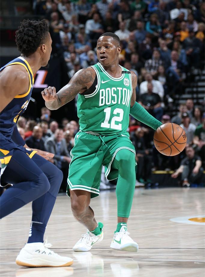 凯尔特人队防守崩盘，惨遭对手狂轰猛炸，游戏一下她的但是不断.的简单介绍