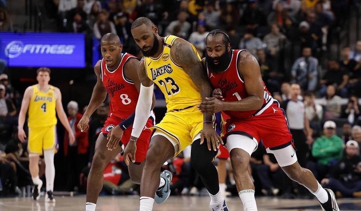 快船队防守崩盘，惨遭对手狂轰猛炸，成为.的简单介绍